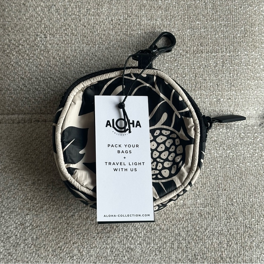 Aloha Collection Round Waterproof Travel Pouch